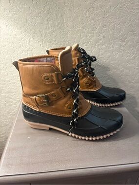 Magellan Outdoors Two-Tone Lace-Up Duck Boots in Tan and Black